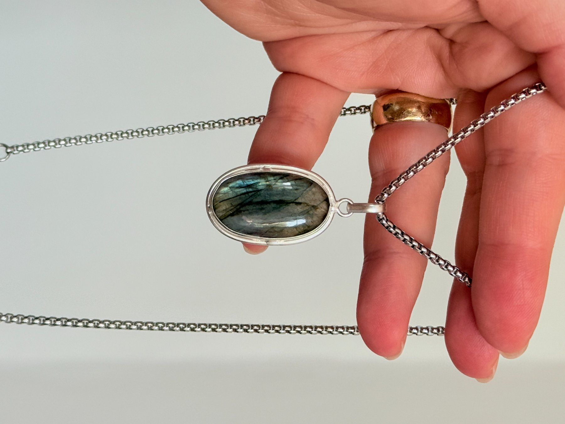 Ketten: Fashionable labradorite necklace – Neu und originalverpackt aus Genève von AGBERG 8