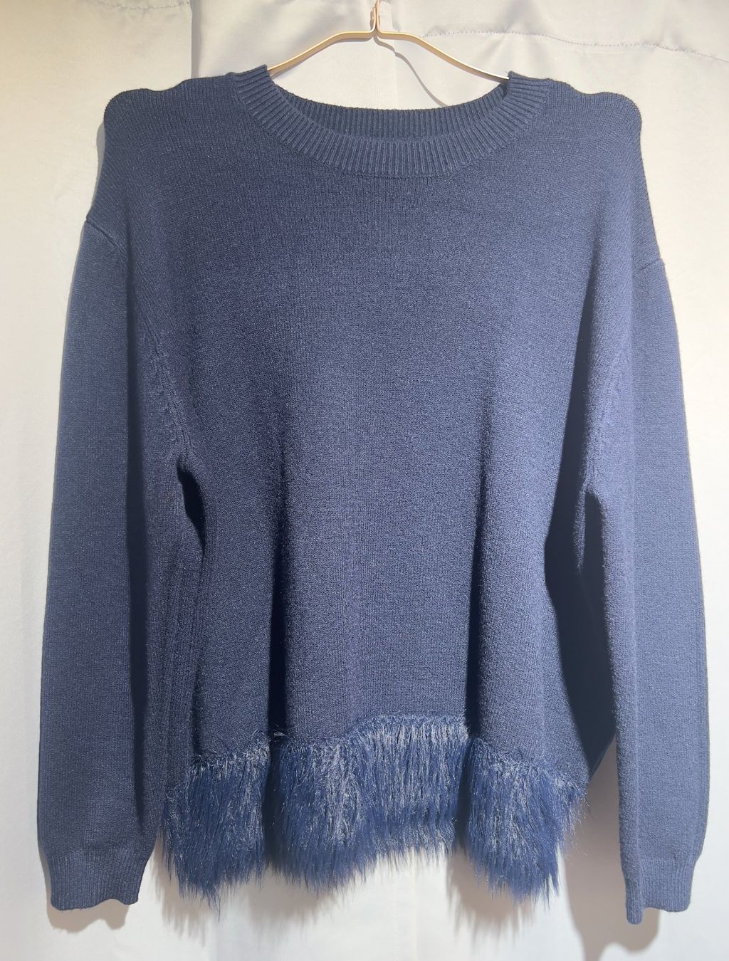Pulls & Sweat-shirts: Pullover dunkelblau mit FluFlu-Abschluss – Neuf avec emballage d'origine à Zürich par Naebeli