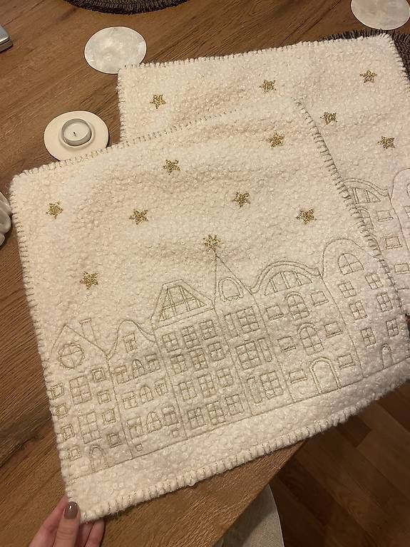 Cuscini: 2x Kissenhüllen 45x45cm weiss/gold – Nuovo (secondo la descrizione) da Meilen venduto da SabrinaK1992 2