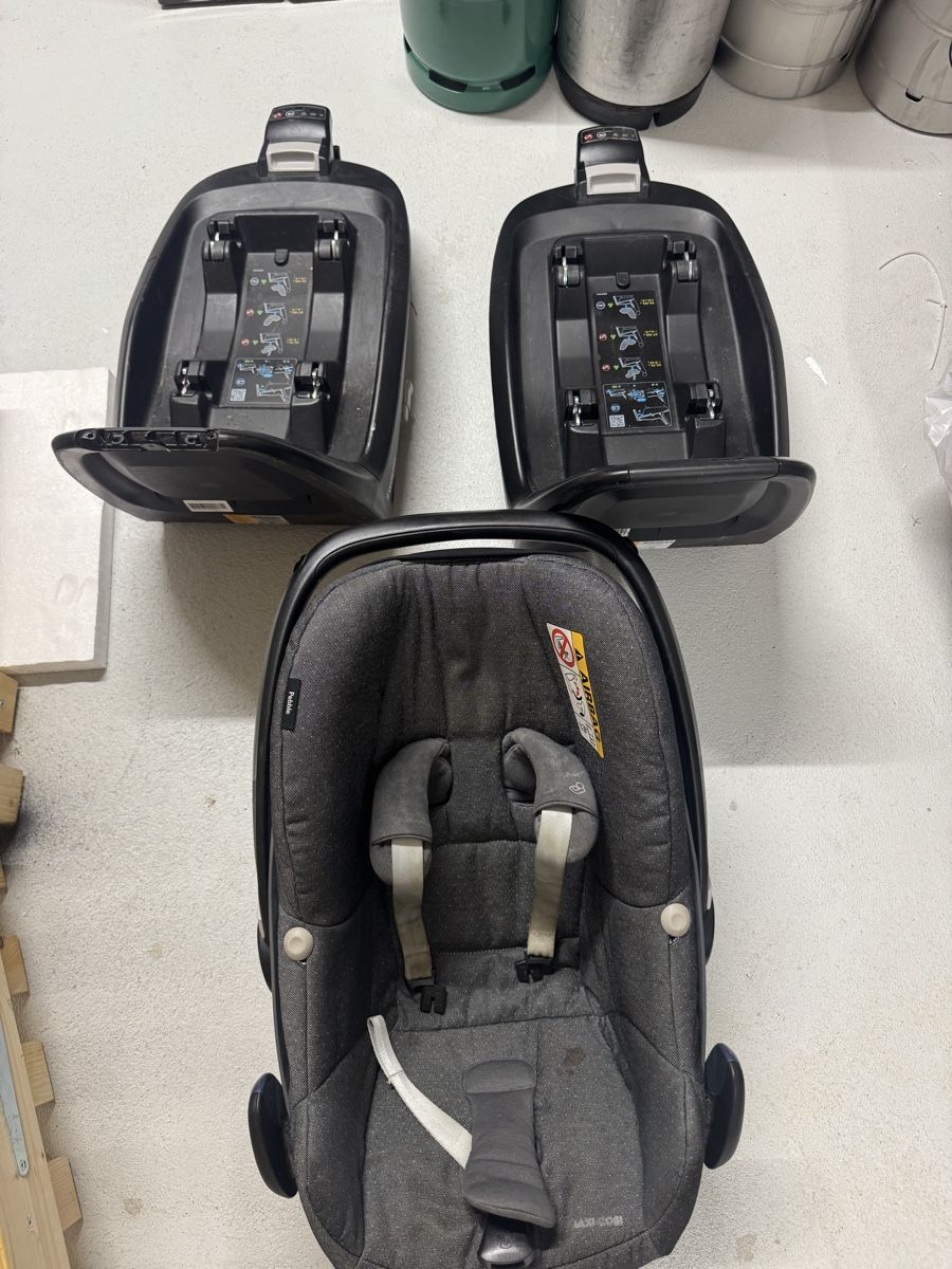 Seggiolini per auto: 2 isofix Stationen + 1 Schale – Usato da Hinwil venduto da diggi87