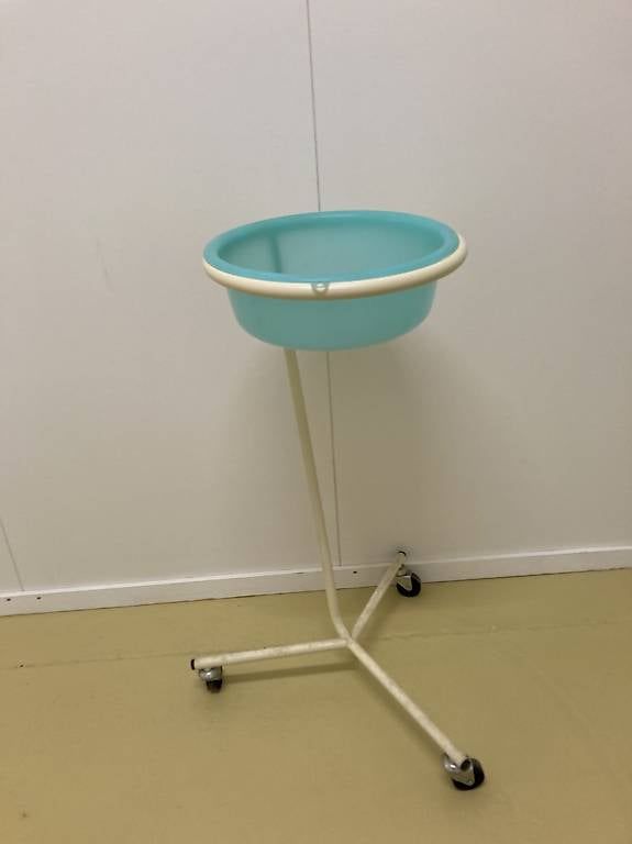Altro in Decorazioni & Accessori: Retro Ständer mit Bechen – Usato da zürich venduto da Apfel2