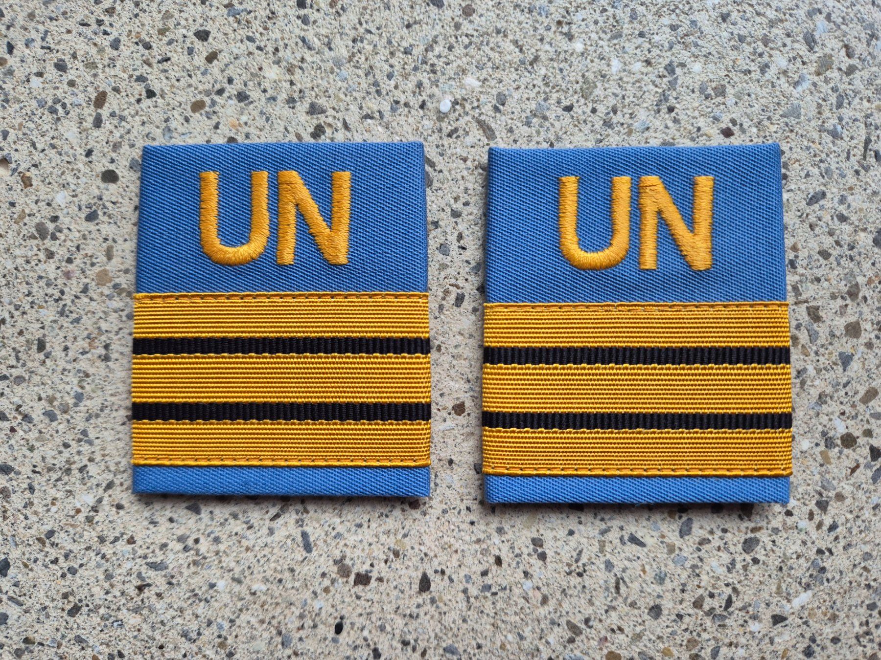 Schweizer Armee Placchette & Badge: Gradabzeichen Patten Set Oberst UN – Nuovo e nell'imballaggio originale da Riedholz venduto da fr_sIruP