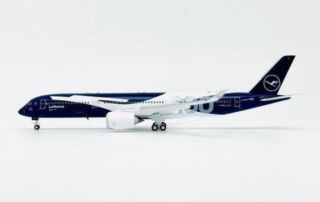 Lufthansa Kits de montage: A350-900 LUFTHANSA – Neuf avec emballage d'origine à Morges par iljamuromez