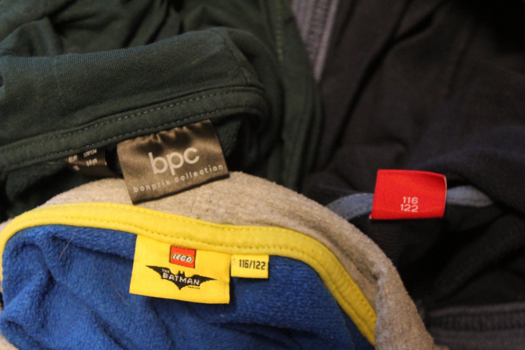 Maglioni & Felpe: Hoodie 3 Stück 116/122 – Usato da Walliswil-Nbipp venduto da Speer516 5