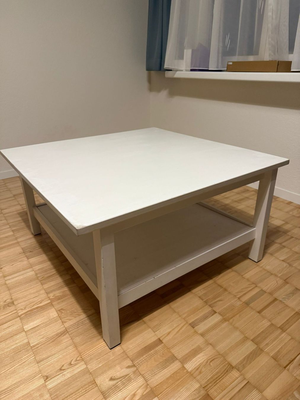 Ikea Tavoli: White Wooden Coffee Table - 90x90x46cm – Usato da Oberengstringen venduto da Palibal