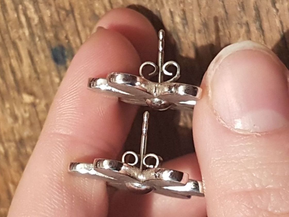 Orecchini pendenti & Orecchini a lobo: Süsse Blumen Ohrstecker aus 18 Karat – Nuovo (secondo la descrizione) da Unterägeri venduto da Altgoldschmuck 3
