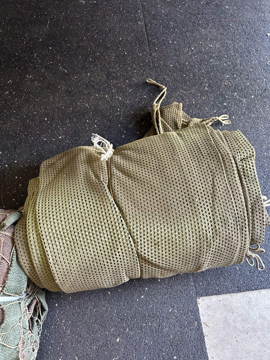 Autres de l'armée: Tarnnetz CH-Armee – D'occasion à Reinach AG par Gmc352