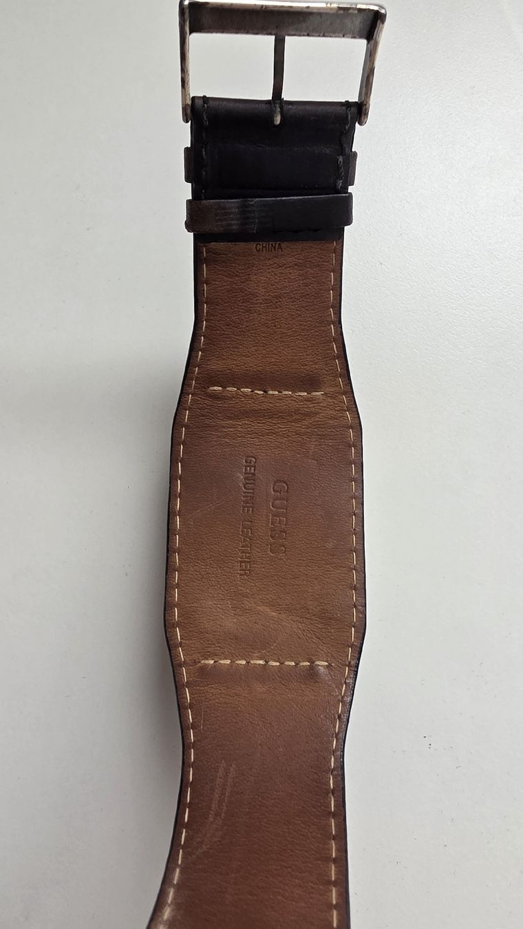 Guess Uhren: Guess Herren Uhr Silber mit Leder – Defekt aus Bergdietikon von Burberry5 2