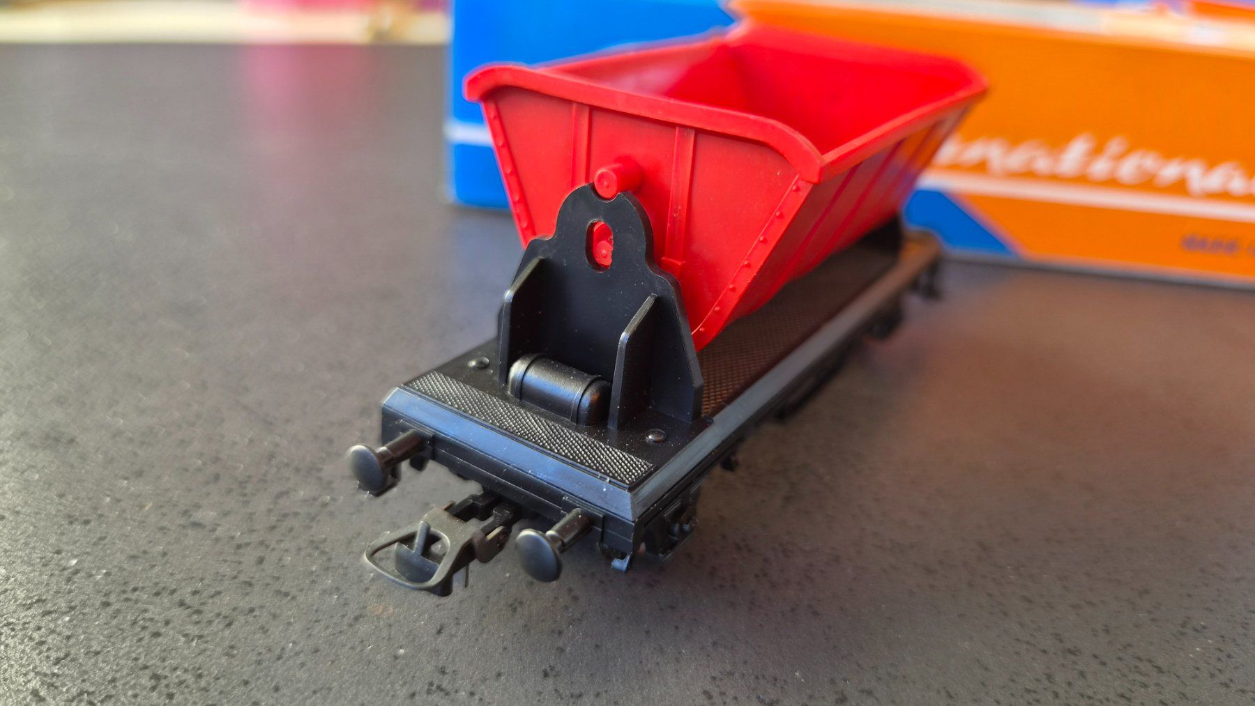 Roco Modellini di ferrovie: Roco 4385A Kipplorewagen H0 DC OVP – Nuovo e nell'imballaggio originale da Huttwil venduto da Tgv03 3