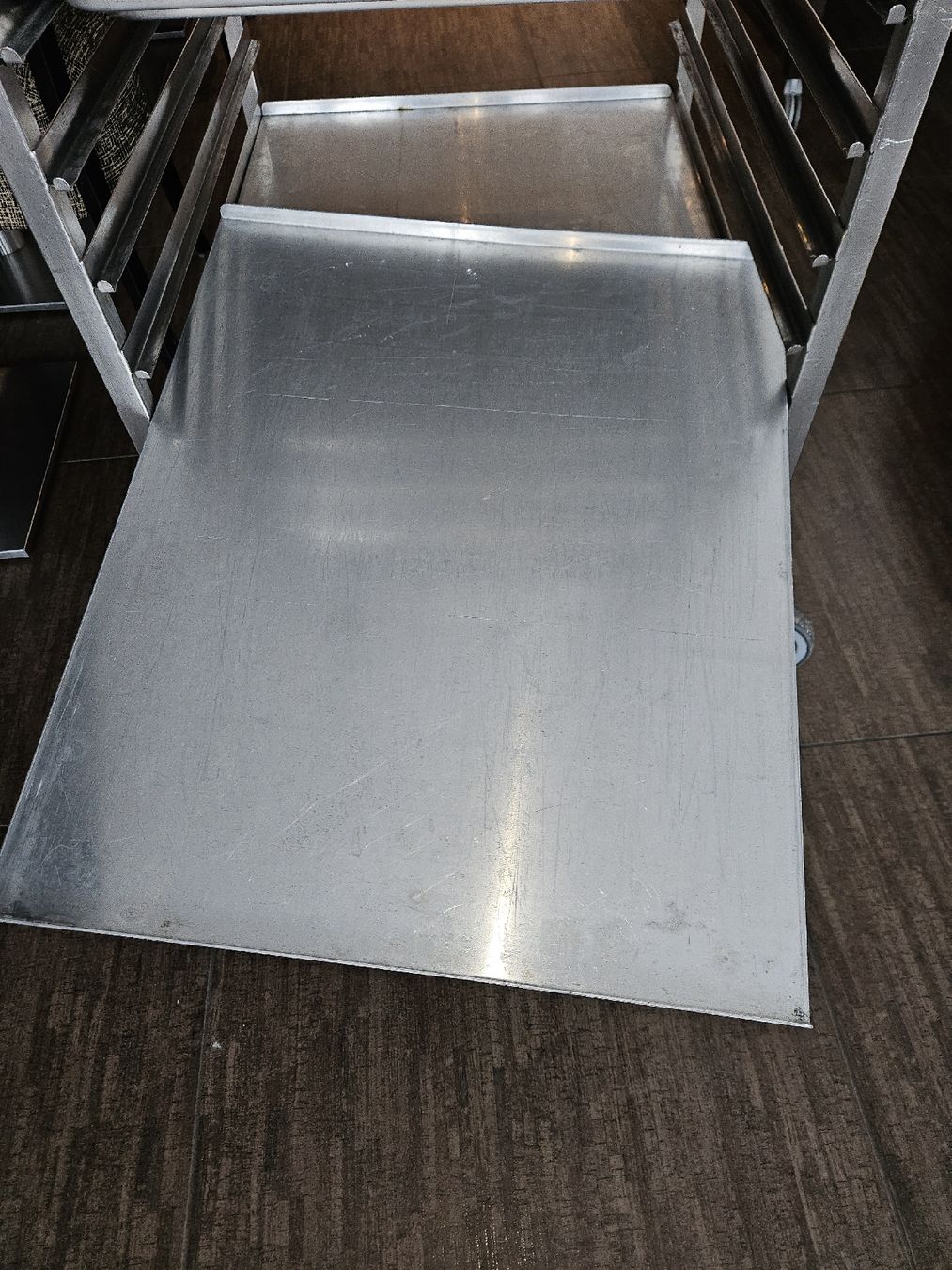 Cucine complete: Alu Leicht- Bleche 65x53cm 7Stück – Usato da Morschach venduto da Hanswi 1