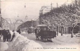 CHAUX - de - FONDS, transport de bois sur le POD en hiver