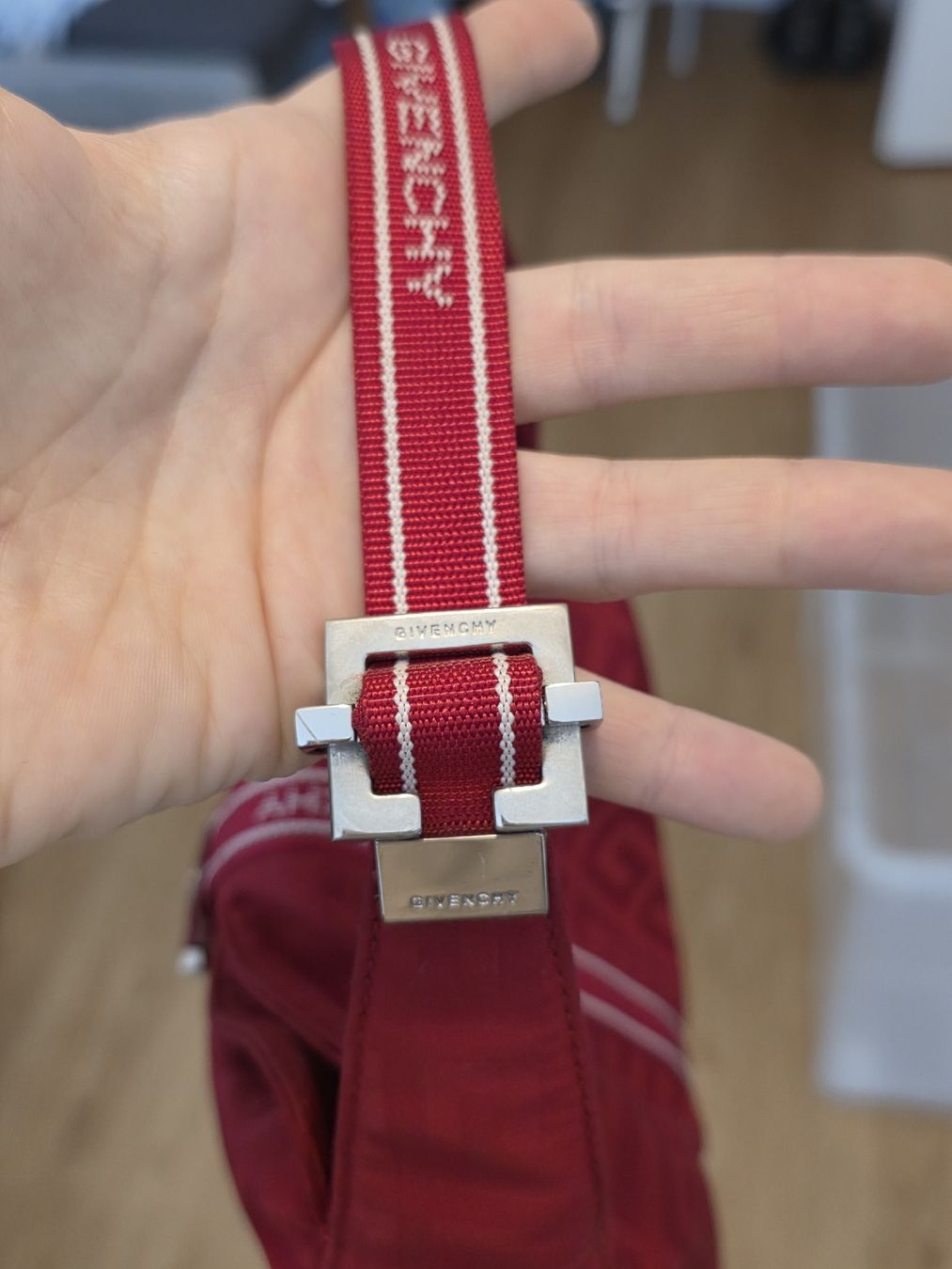 Taschen für Damen: Givenchy Original Vintage Bag – Gebraucht aus Luzern von juli.star 2