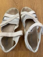 SANDALEN IN WEISS UND SILBERTÖNEN, GRÖSSE 35