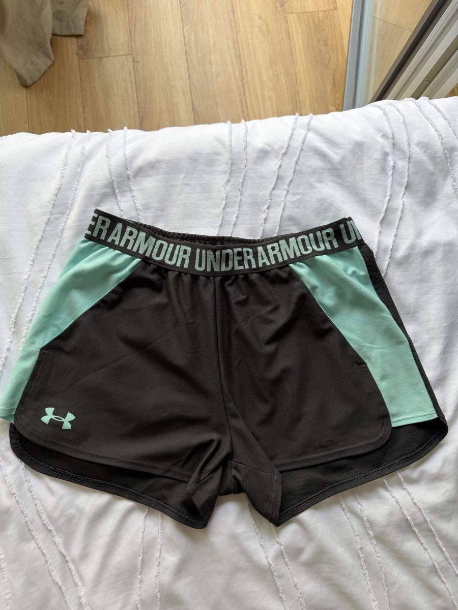 Under Armour Kleiderpakete: Short Under Armour – Gebraucht aus Eclépens von Lisa148900