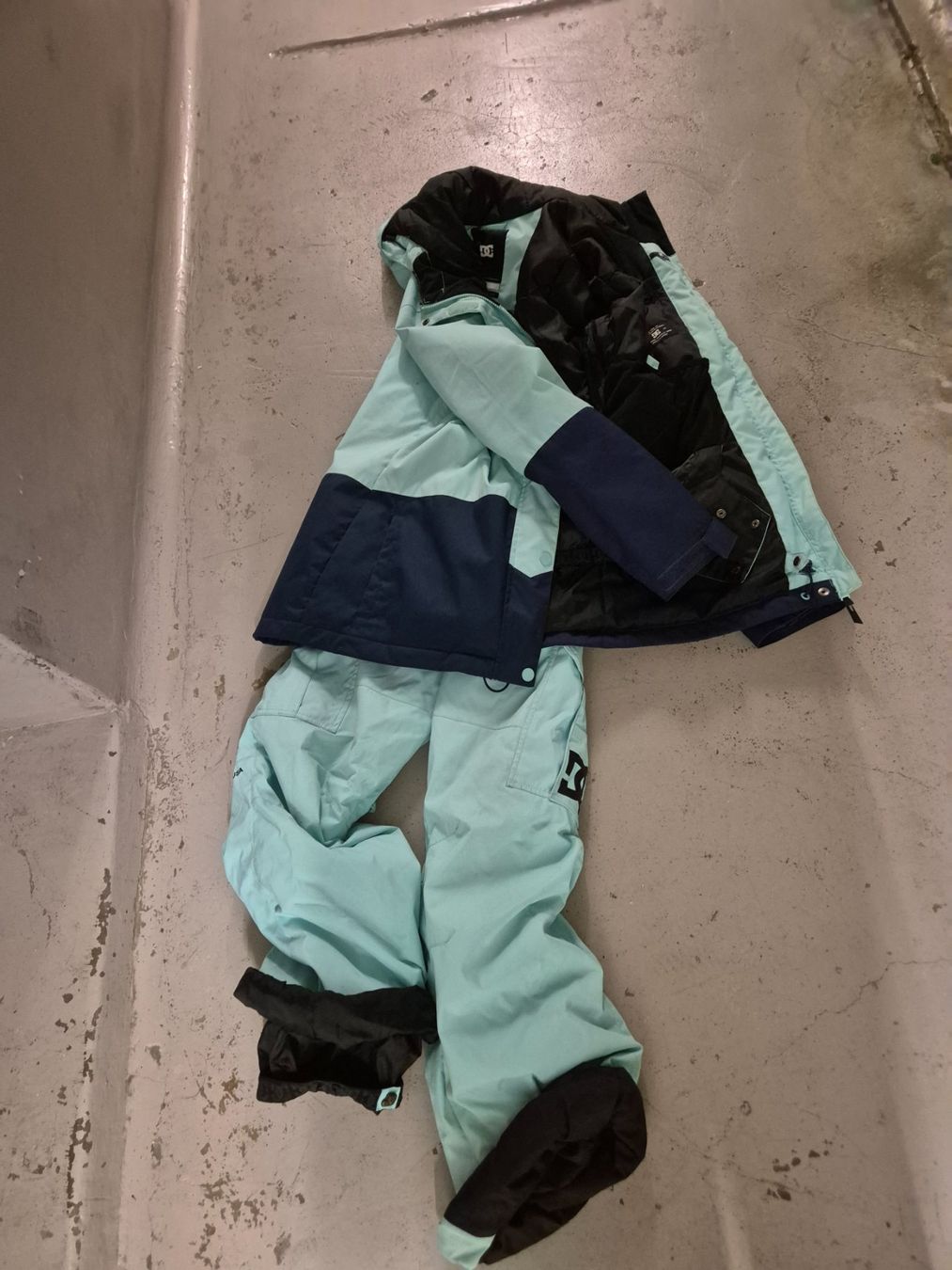 DC shoes Lotti di vestiti: Skikleider – Usato da Luzern venduto da Balzli22 2