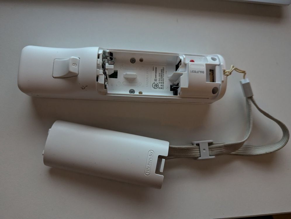 Nintendo Controller: Nintendo Wii Remote - White for Games Console – Usato da Hünenberg See venduto da SpecialEditionGaming 1