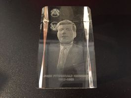 John F. Kennedy, 3D-Glasblock gelasert
