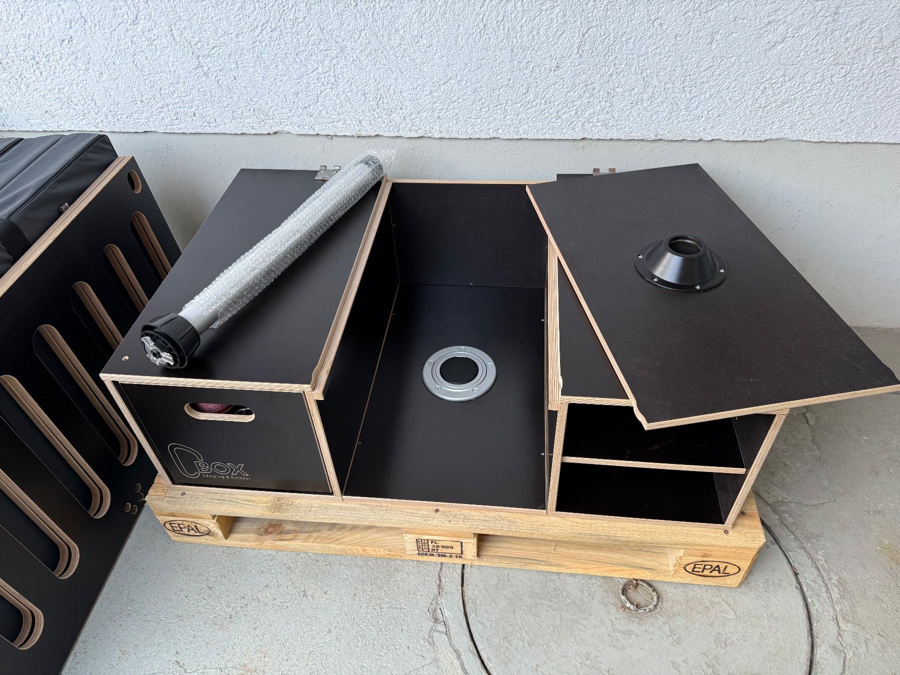 Altri accessori per camping: Camping-Box mit Tischfusssystem, Klappmatratze und Gaskocher – Nuovo (secondo la descrizione) da Winterthur venduto da aykiva 4