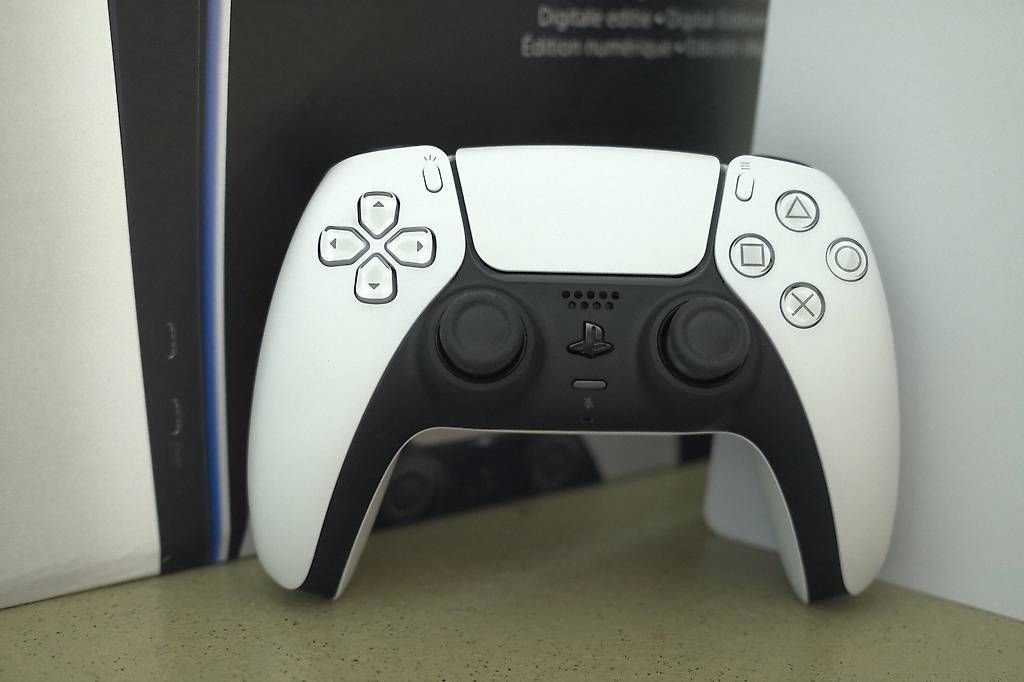 Sony Console: PlayStation 5 Digital Edition (slim) Neuwertig Preis VB – Nuovo (secondo la descrizione) da Liebefeld venduto da beb_2nbz 2