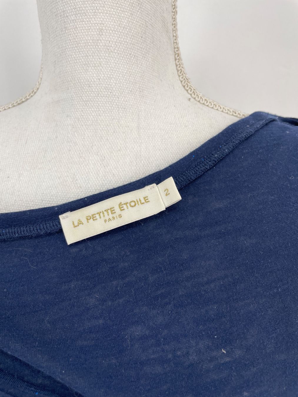 T-shirt: LA PETITE ETOILE T-shirt bleu marine – Usato da Lausanne venduto da PlusValue_Lausanne 3