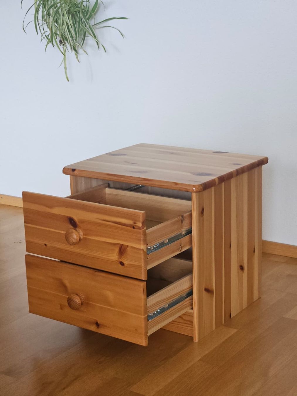 Comodini: Nachttisch aus Holz mit Schubladen – Usato da Biel/Bienne venduto da nat_w6ql