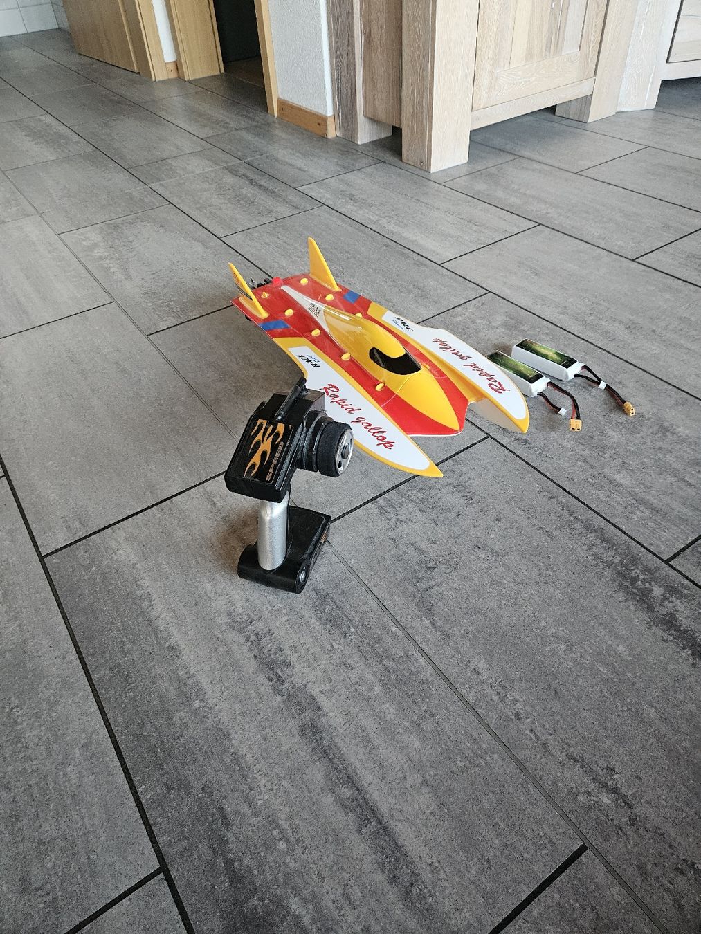 RC Kits de montage: Rc-Boot mit Fernbedinung und Akkus – D'occasion à Blumenstein par Jon_k5xl 1