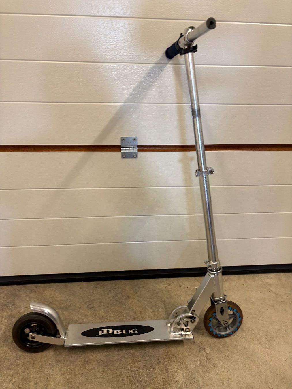 Kickboard: JD Bug Roller, silber, gut gebraucht, mit Klingel – Usato da Wiesendangen venduto da plus-minus