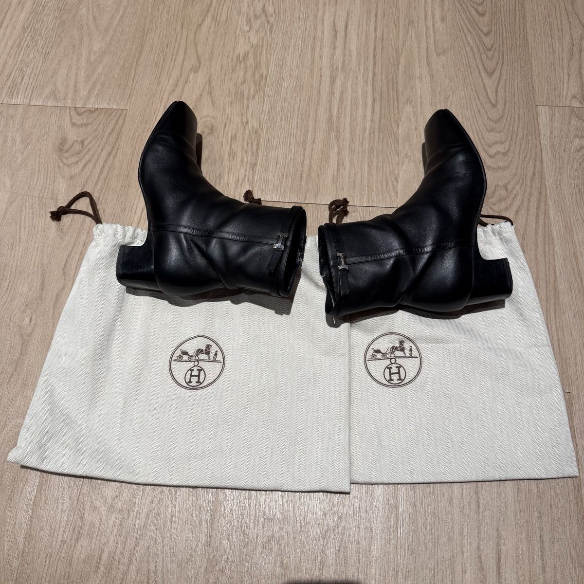 Hermès Scarpe da donna: Hermès black leather ankle boots – Usato da Lausanne venduto da its_zl9h