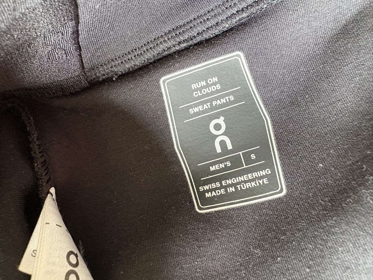 Pantaloni: ON run on clouds sweatpants – Usato da Rombach venduto da akiromay 2