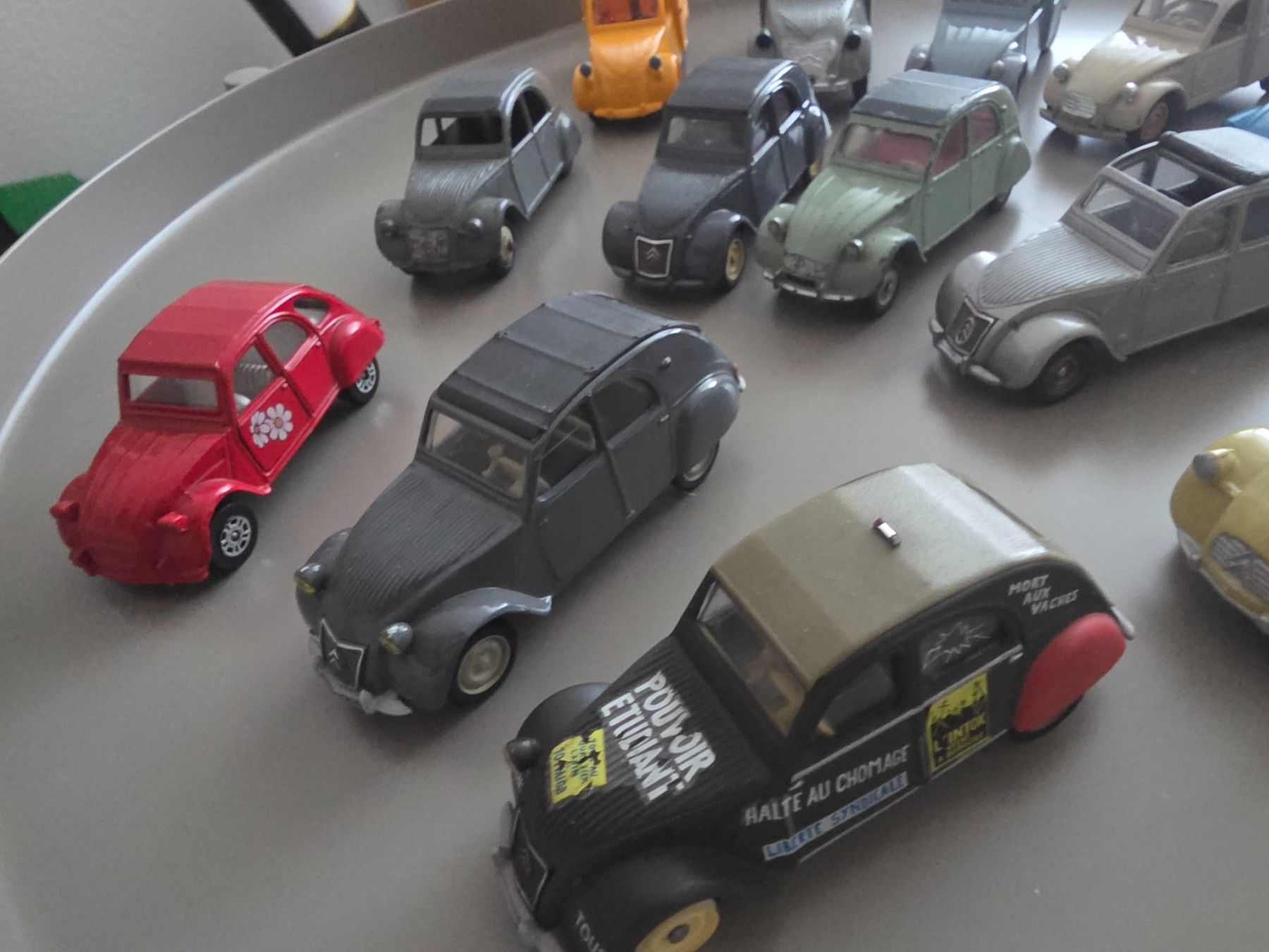 Citroën Modellini d'auto: Modellautos 2CV – Usato da Urtenen-Schönbühl venduto da LILIE0207 2