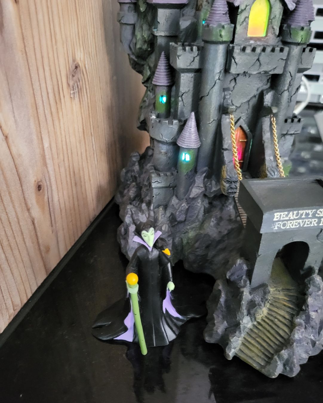 Tutte le decorazioni: figurine maison de Maléfique lumineuse – Usato da Saxon venduto da 2005sylvester 5