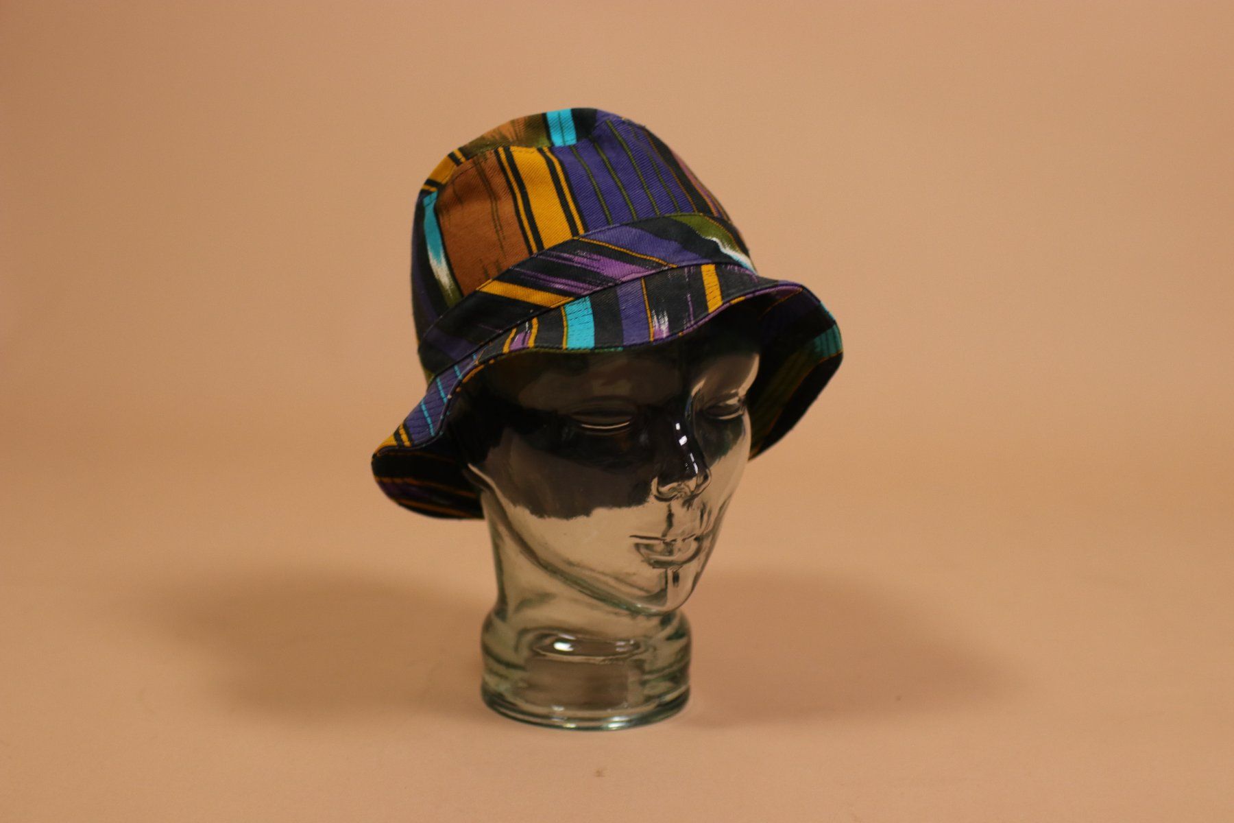 Kenzo Copricapi, berretti & cappellini: vintage KENZO Cotton Bucket Hat – Usato da Hombrechtikon venduto da BAZ-Vintage 1