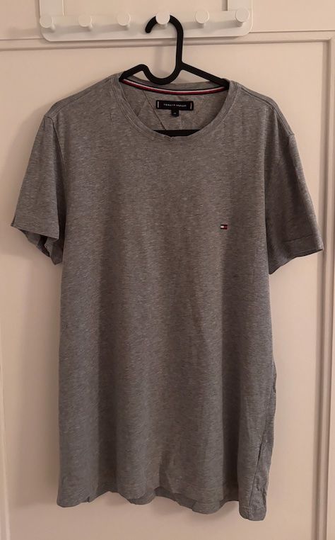 Tommy Hilfiger T-shirts: TSHIRT TOMMY HILFIGER M – D'occasion à Zürich par mateuszptrk