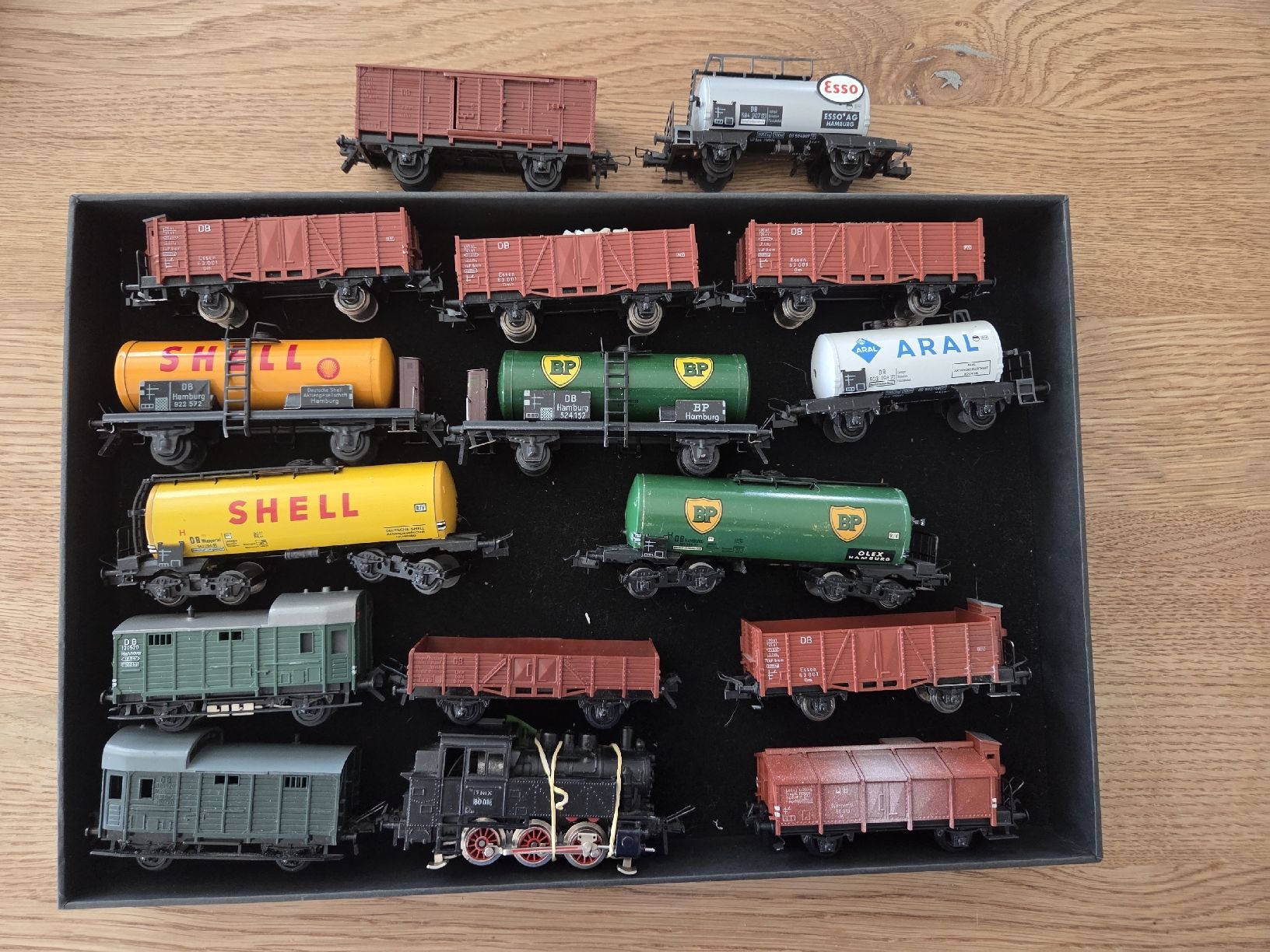 Trix Modelleisenbahnen: Trix Güterwagen und Lokomotive – Gebraucht aus Berikon von TopLok1