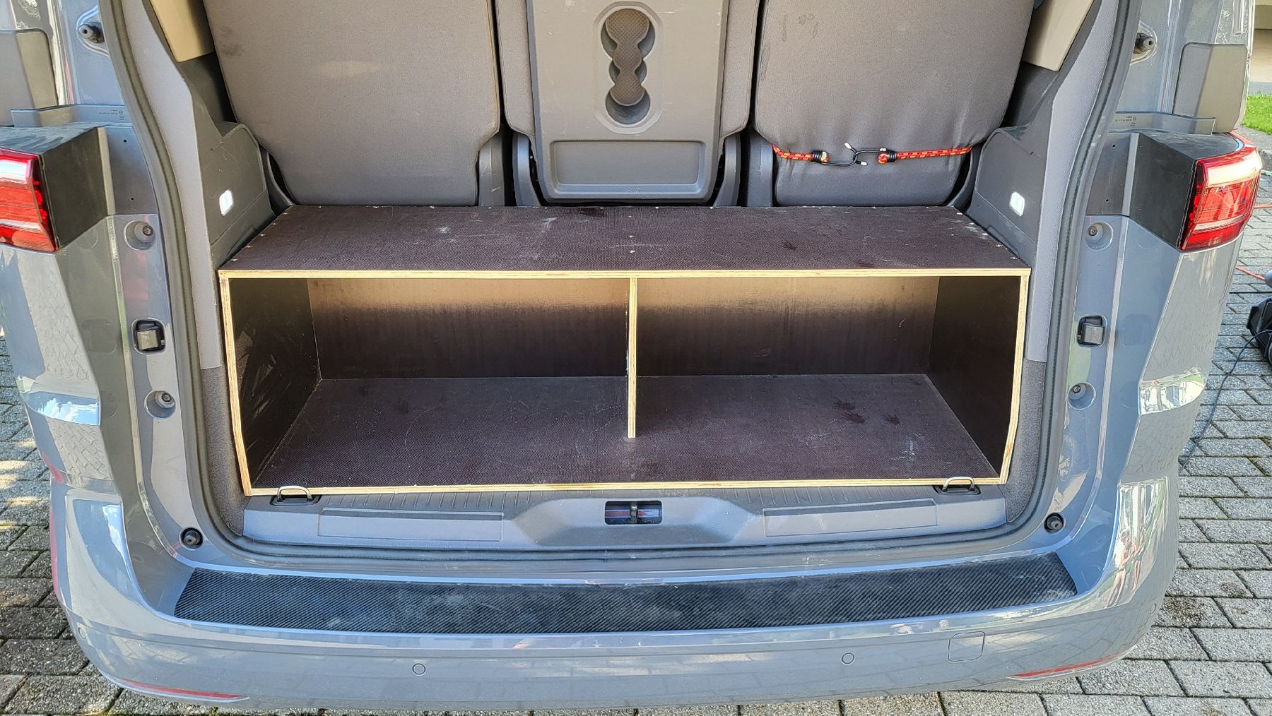 VW Accessori per altri veicoli: VW Multivan T7 Kofferraumbox – Usato da Arni BE venduto da ChunntDrus