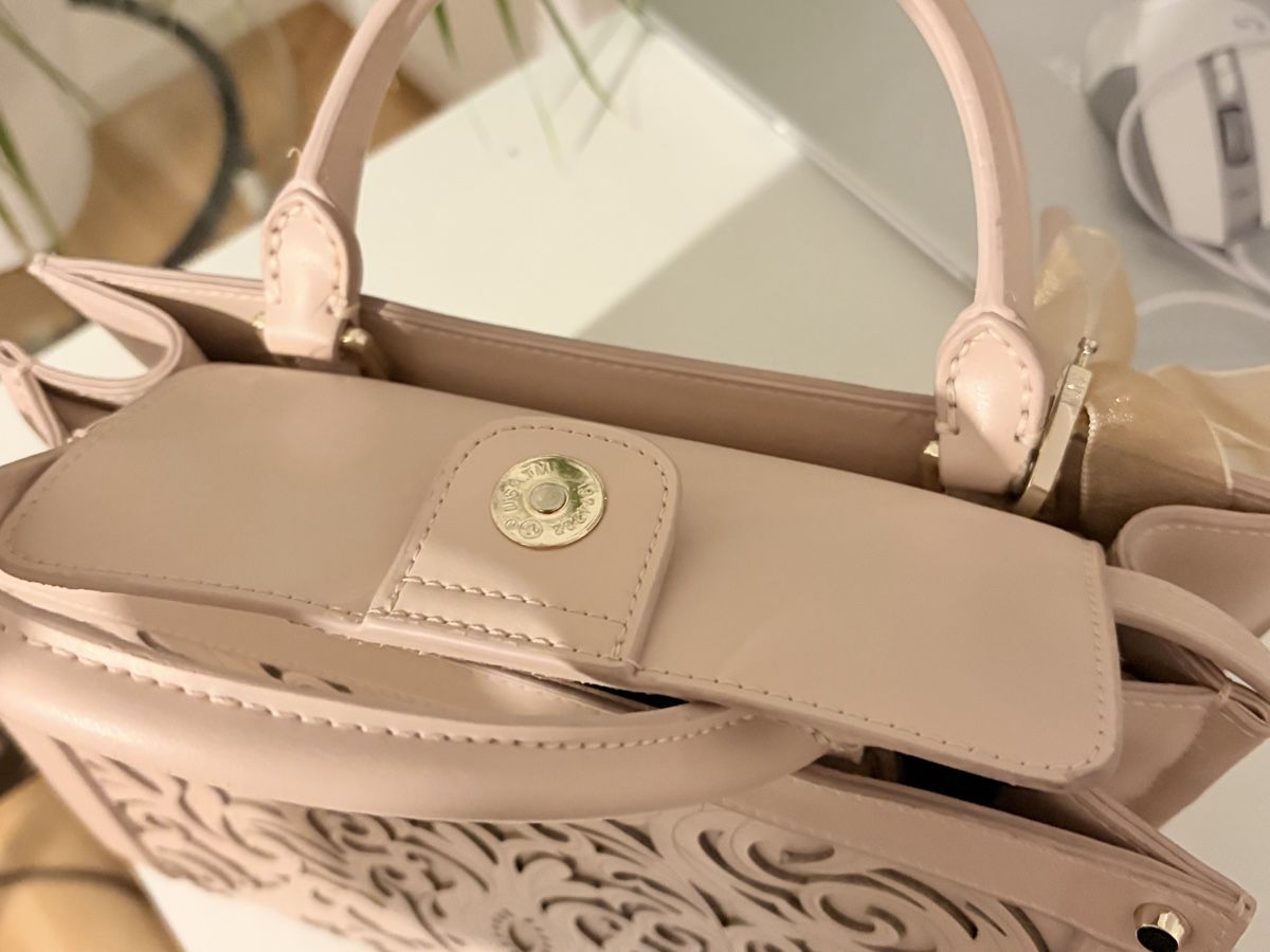 Roberto Cavalli Borse da donna: Handtasche Cavalli Class hellrosa Lasercut Design neu – Usato da Bauma venduto da duj_9dsw 3