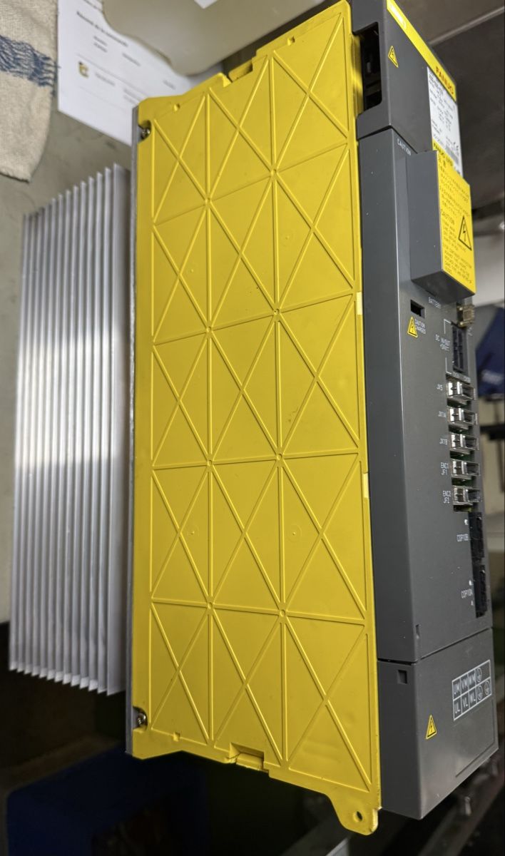 Fanuc Composants électroniques: Fanuc A06B-6096-H208 – D'occasion à Porrentruy par hen_5r7h 2
