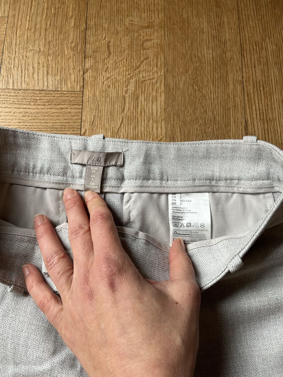 H&M Pantaloni: Anzugshose grau XS Damen – Usato da Basel venduto da blumenkimd 2