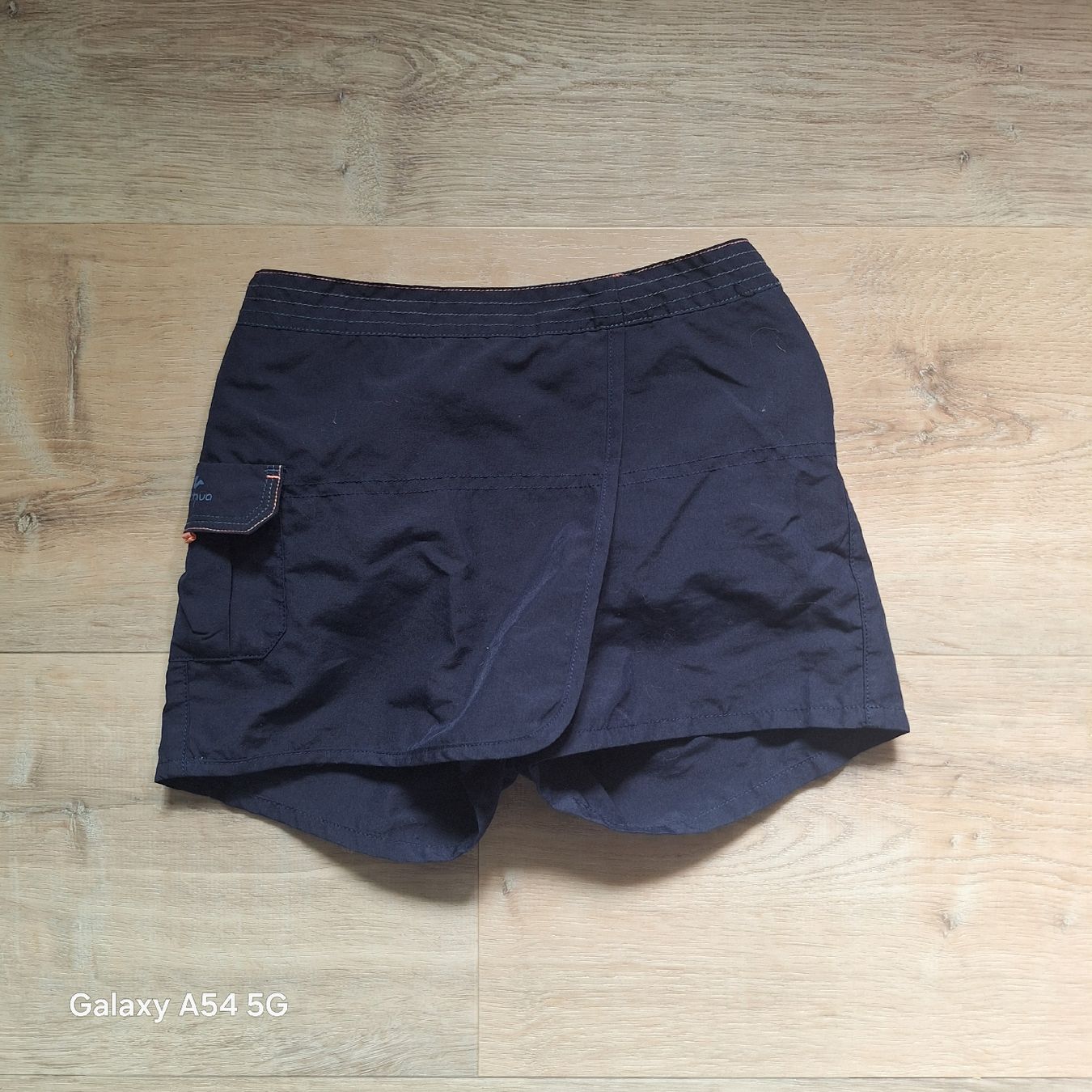 Decathlon Pantaloni: Quechua Wander Shorts, Dunkelblau, Mädchen 5 jährig – Usato da Richterswil venduto da C011