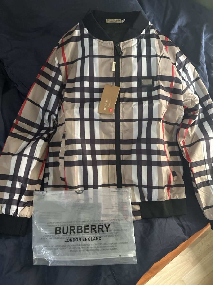 Burberry Jacken:  Veste Burberry – Neu und originalverpackt aus Fribourg von arkina_777