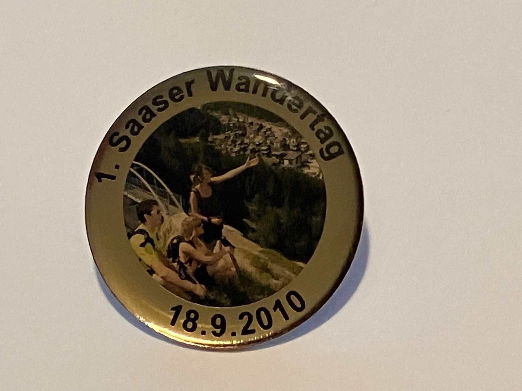 Plaquettes & Badges: 1 Pin 1. Saaser Wandertag 2010 – D'occasion à Basel par djwwpp