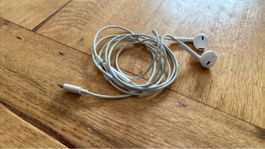 Apple In-Ear Kopfhörer mit Lightning Anschluss weiss