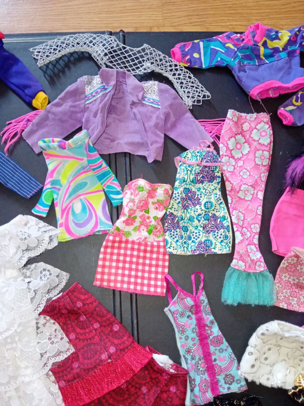 Puppen: lotto abiti Barbie e Ken 27 pezzi – Gebraucht aus Biasca von Old_6blh 2