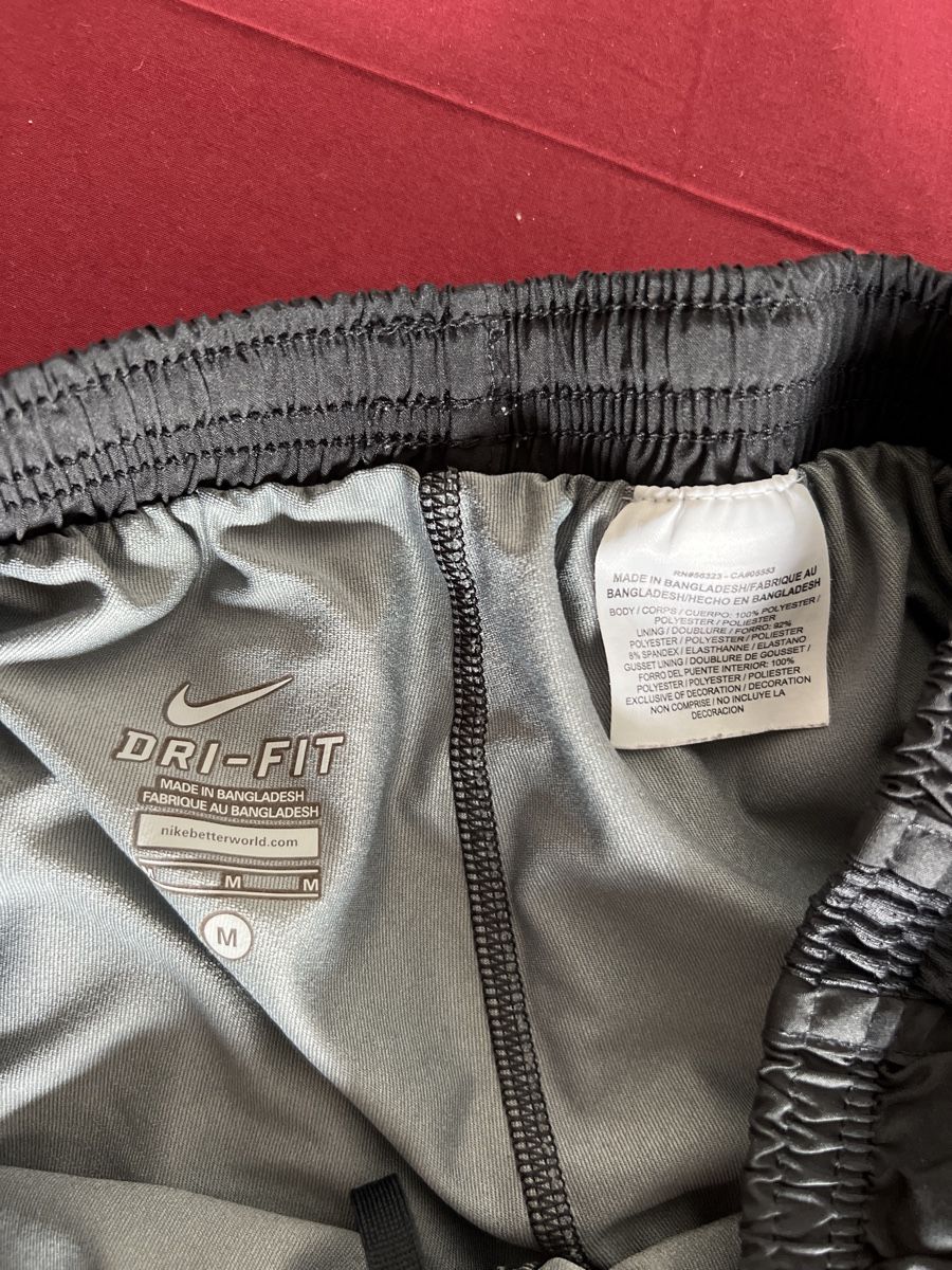 Nike Pantaloni: Nike Running Shorts - Womens Size M - Black & Patterned – Usato da Zürich venduto da Jasmin3S 2