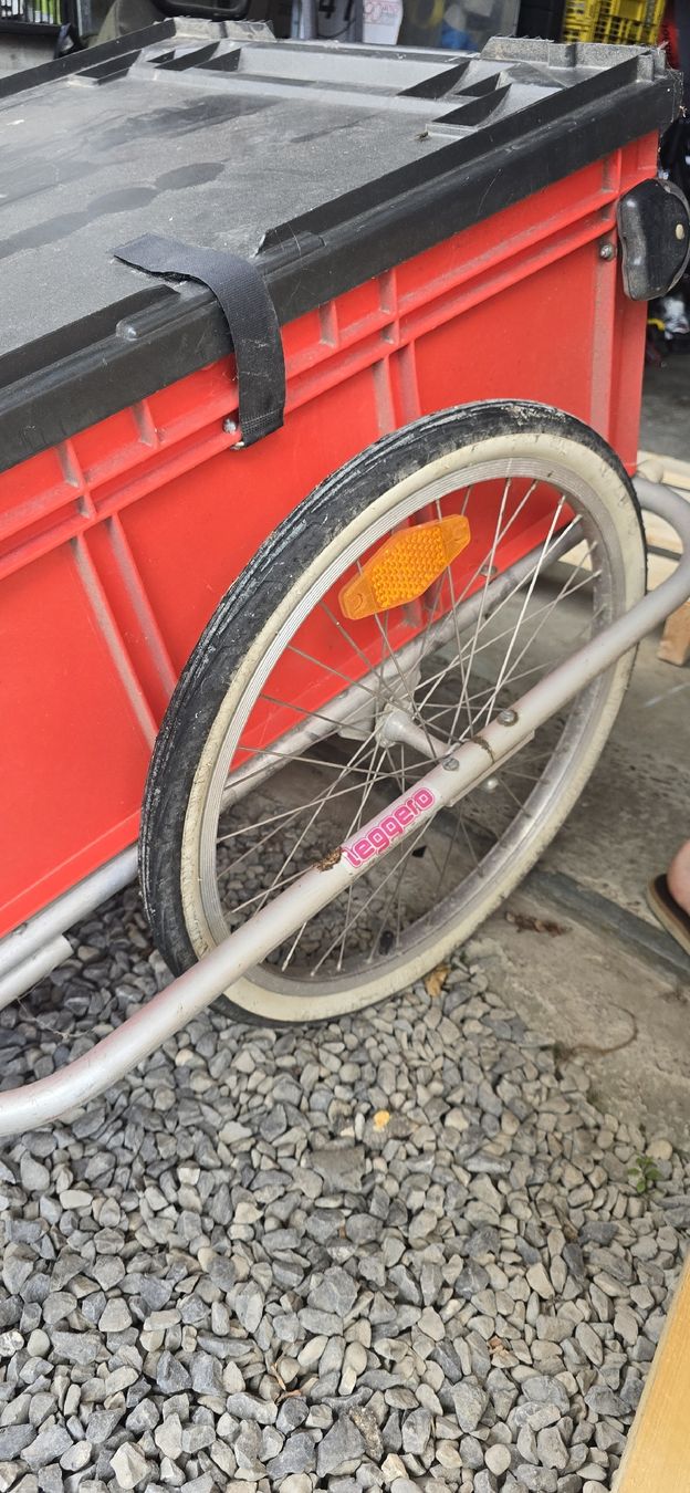 Leggero Rimorchi: Roter Veloanhänger / Einkaufswagen mit Deckel – Difettoso da Geuensee venduto da Megi45 1