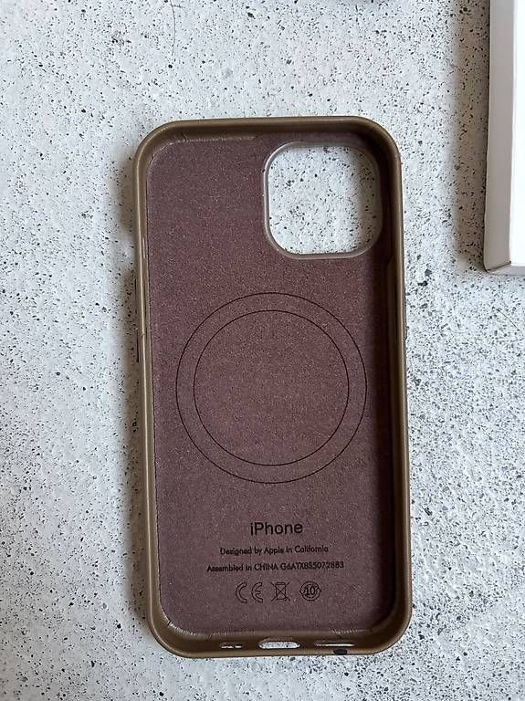 Cover & Protezioni schermo: iPhone 15 Apple Case – Usato da Bern venduto da mari773 1