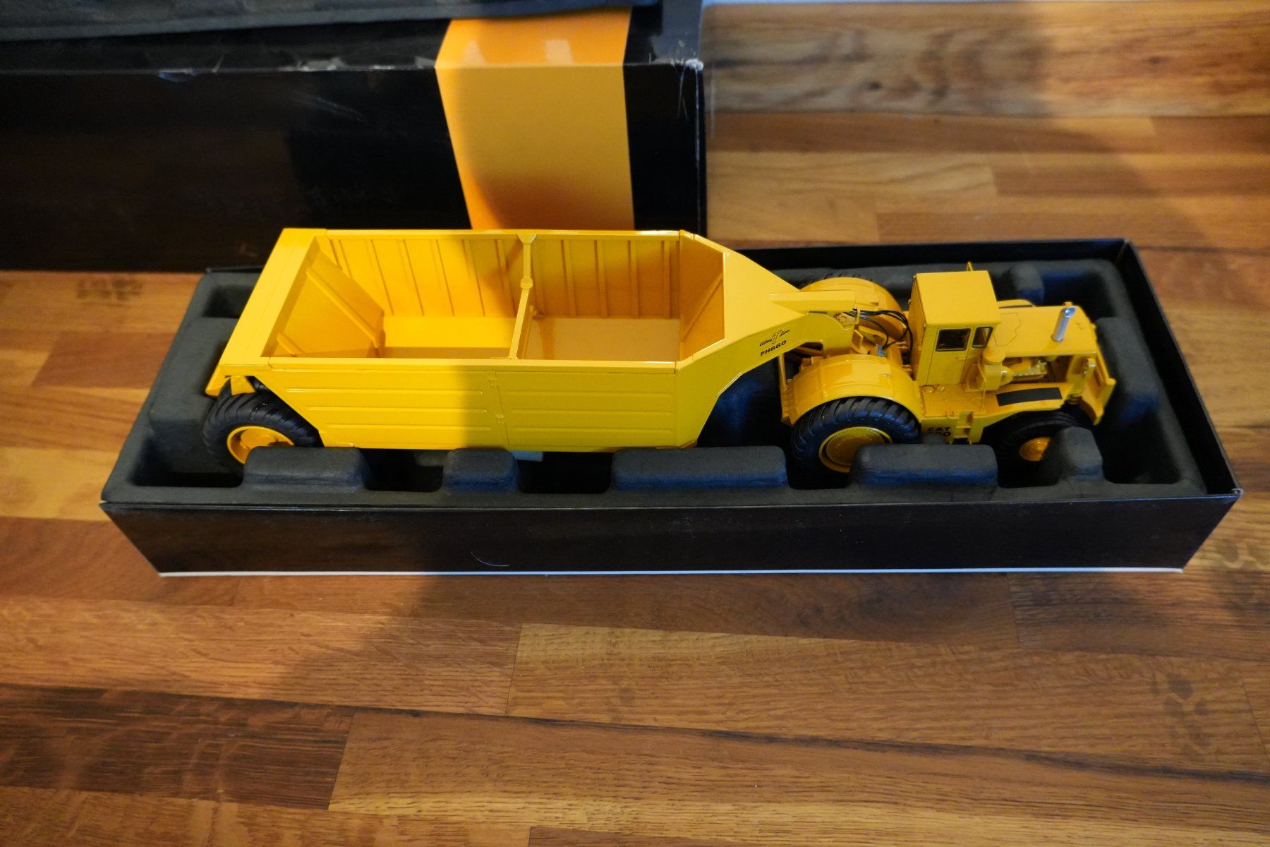 Caterpillar Kit di modellismo & Modellini statici: Caterpillar 660 mine – Nuovo (secondo la descrizione) da Bevaix venduto da Tuckers 4