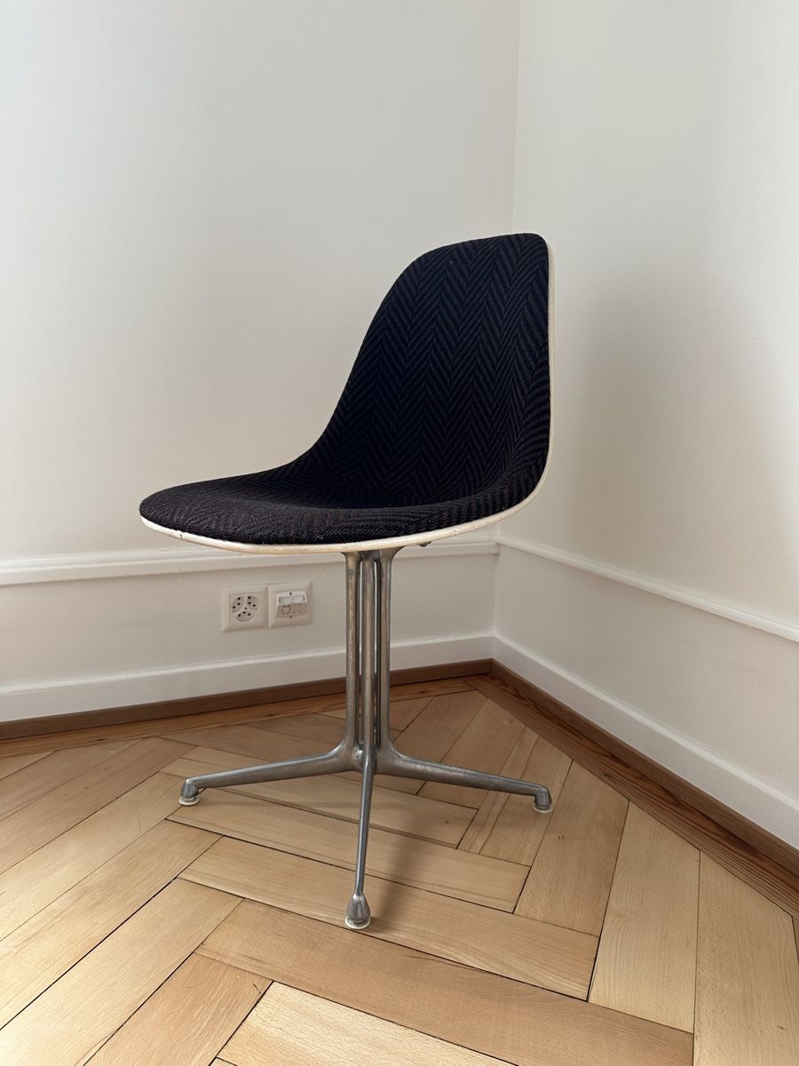 Eames Sedie: Chaise Eames édition Herman Miller – Usato da Genève venduto da jchrmnhnr