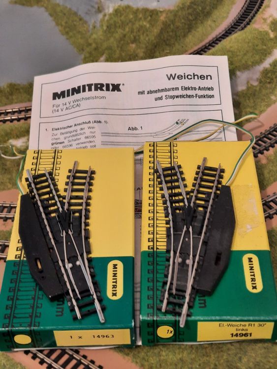 2 Stk. Neue Minitrix Elektro-Weichen, 14961 & 63, R1-24/30 (Neu (gemäss ...