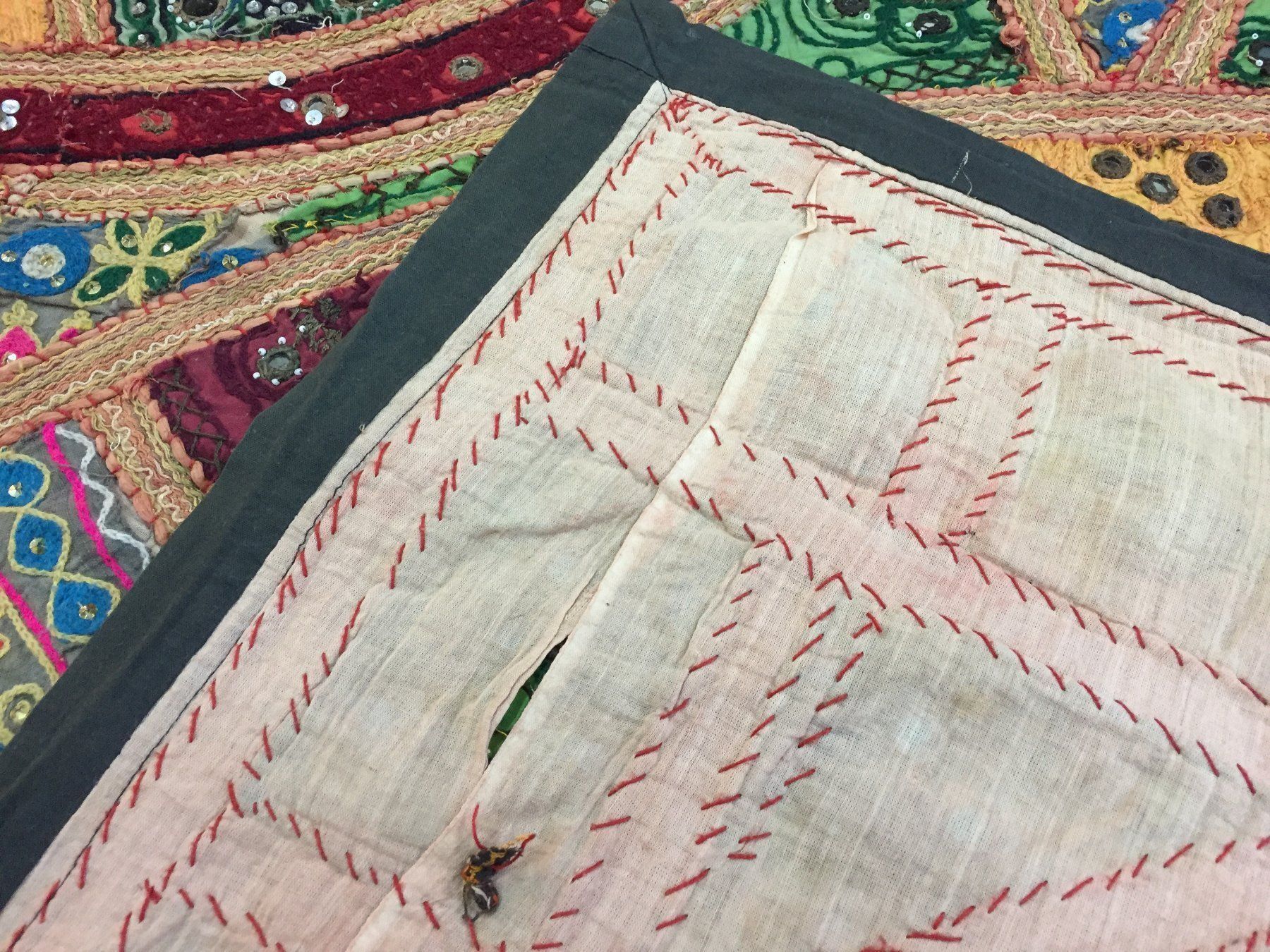 Coperte: Vintage Indische Decke Handarbeit – Usato da Schaffhausen venduto da vintageville 8